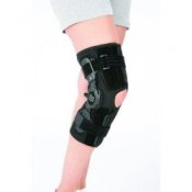 Bledsoe Crossover Knee Brace Short