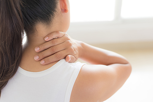 Neck pain can be treated with a range of heat pads for the neck