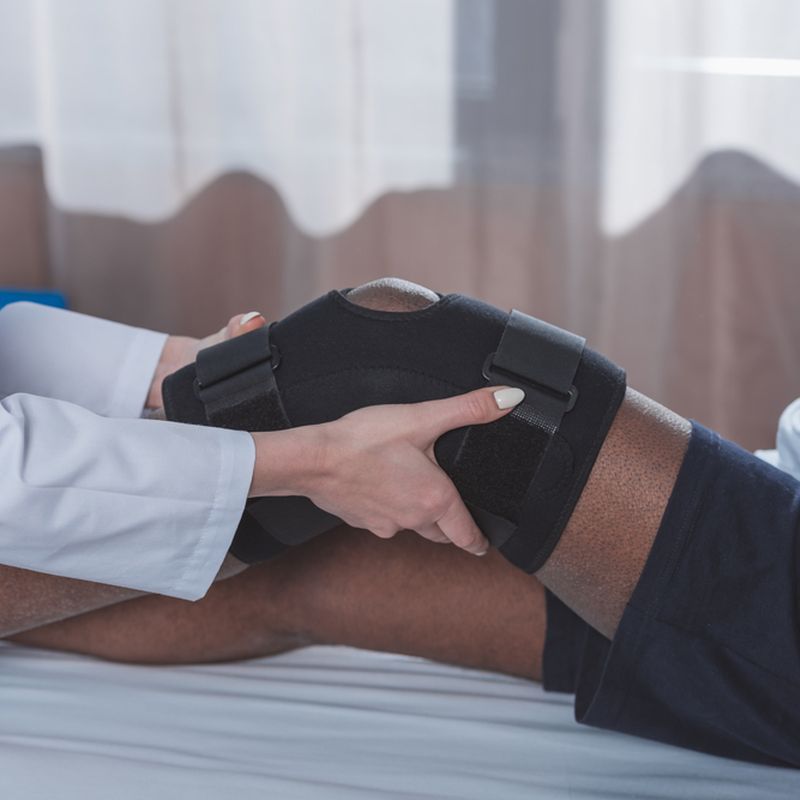 How Does an Offloading Knee Brace Work?