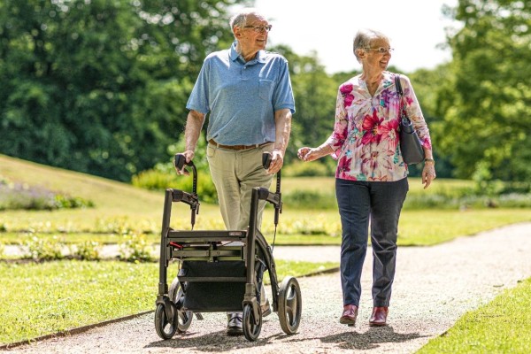 https://www.healthandcare.co.uk/user/products/large/Rollz-Motion-Rhythm-in-the-park-transport-chair-package-attached%20(1).jpg