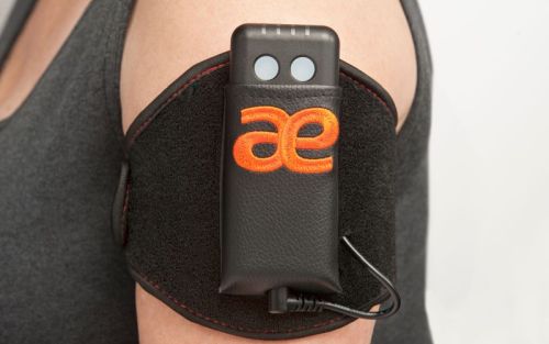 You can fit the non-invasive device to your arm with the arm strap Fit the non-invasive device to your arm with the arm strap