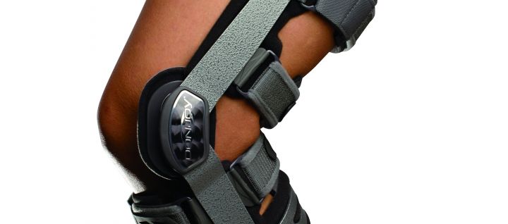 The floating hinge of the Adjuster 3 OA Brace ensures great support for every knee Donjoy Adjuster 3 OA Osteoarthritis Knee Brace Floating Hinge