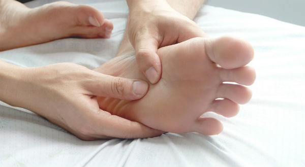 Top tops for escaping pain on inside of foot