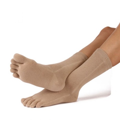 TOETOE Essential Mid-Calf Cotton Toe Socks (Fawn)